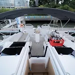 Sea Breeze B&B With Luxury Yacht On Tokyo Bay