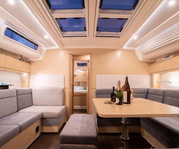 Sea Breeze B&B With Luxury Yacht On Tokyo Bay
