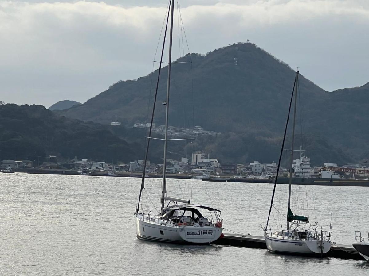 Sea Breeze With Luxury Yacht On Bay Präfektur Tokio